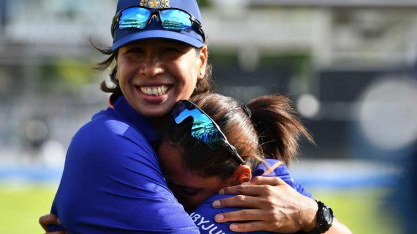 Jhulan Goswami & Harmanpreet Kaur