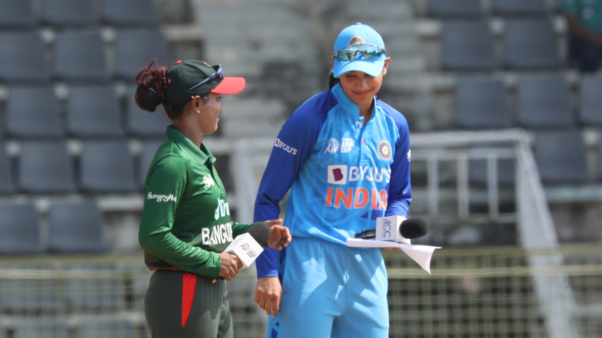 Smriti Mandhana & Nigar Sultana