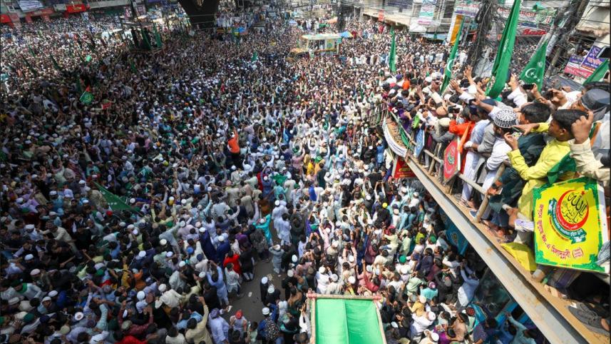 মুরাদপুরে জশনে জুলুস। ছবি: স্টার ফাইল
