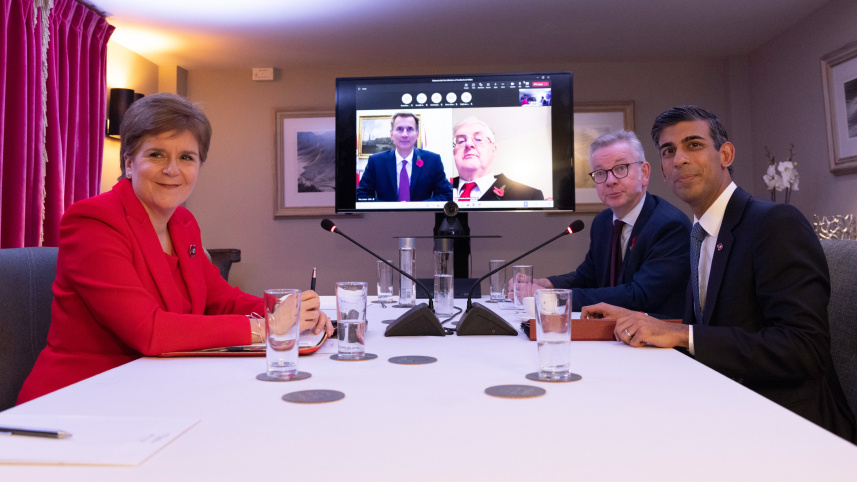 যুক্তরাজ্যের প্রধানমন্ত্রী রিশি সুনাকের সঙ্গে বৈঠক করছেন নিকোলা স্টার্জন (বাঁয়ে) ও ওয়েলসের ফার্স্ট মিনিস্টার মার্ক ড্রেকফোর্ড। ছবি: রিশি সুনাকের টুইটার হ্যান্ডল থেকে নেওয়া