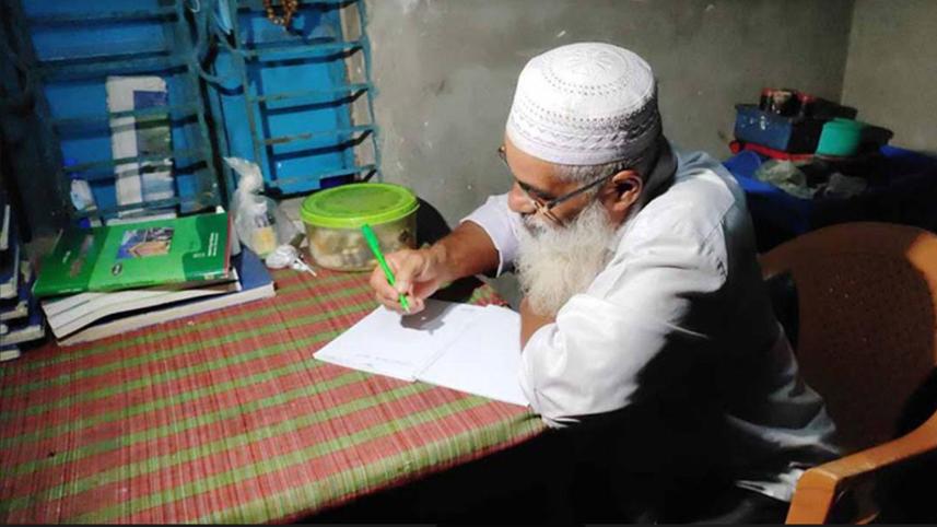 ৬৭ বছর বয়সে এসএসসি পাস করলেন আবুল কালাম আজাদ