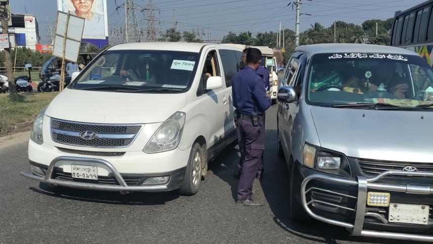 নানা কৌশলে রাজশাহীর সমাবেশে যাচ্ছেন বিএনপির নেতা-কর্মীরা