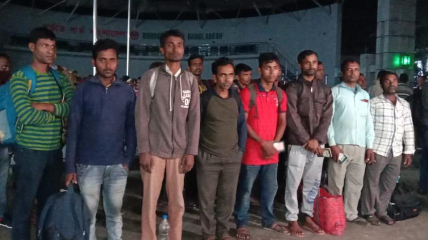 benapole_photo-17_bangladeshi_youths_return_from_indian_jail_after_1_year_-24.12.22.jpg