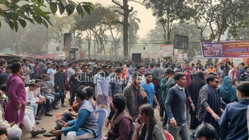 শাহবাগে ছাত্রলীগ নেতাকর্মীদের অবস্থান