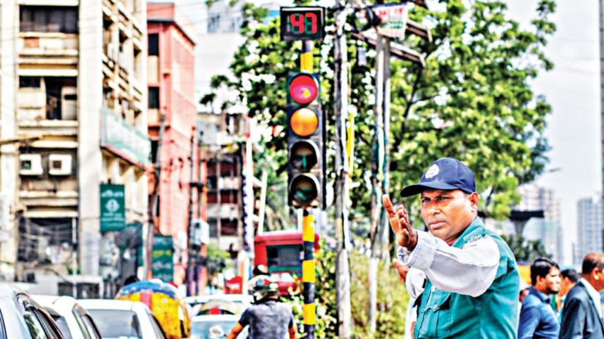 ১১৯ কোটি টাকা ‘অপচয়ে’র পর ‘কৃত্রিম বুদ্ধিমত্তায়’ ট্রাফিক নিয়ন্ত্রণ পরিকল্পনা