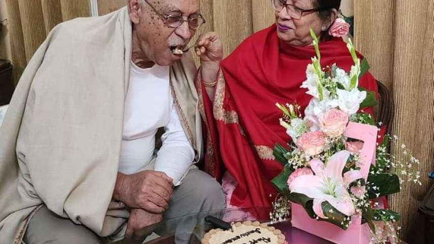 আবুল হায়াত ও  মাহফুজা শিরিন।