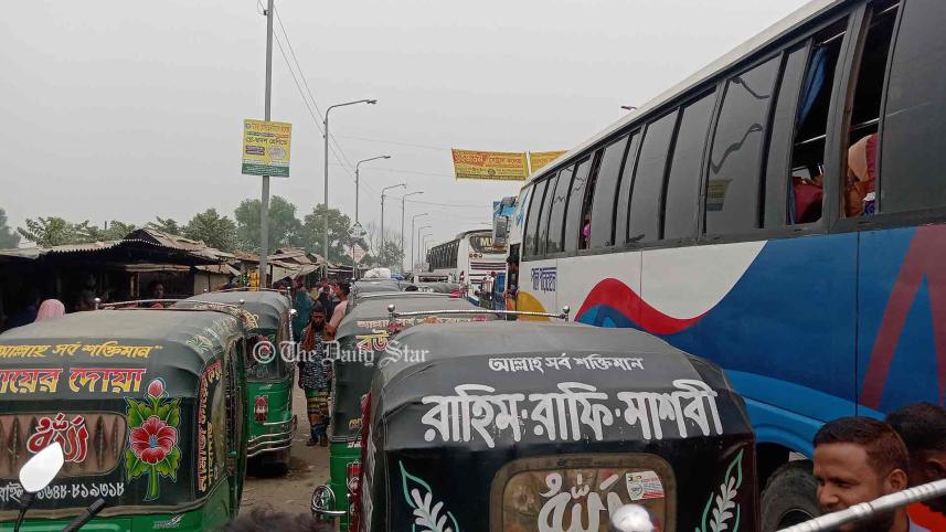 সেতুর ওপর সিএনজি স্ট্যান্ড