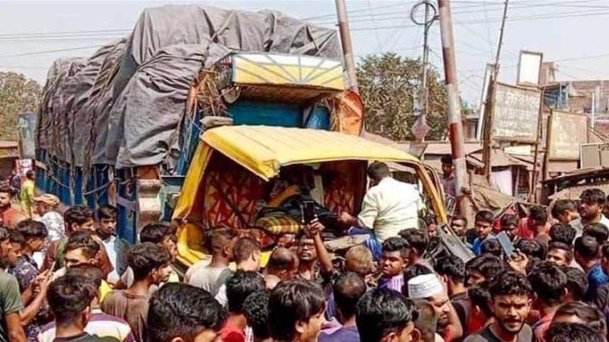 ট্রেনের ধাক্কা.jpg