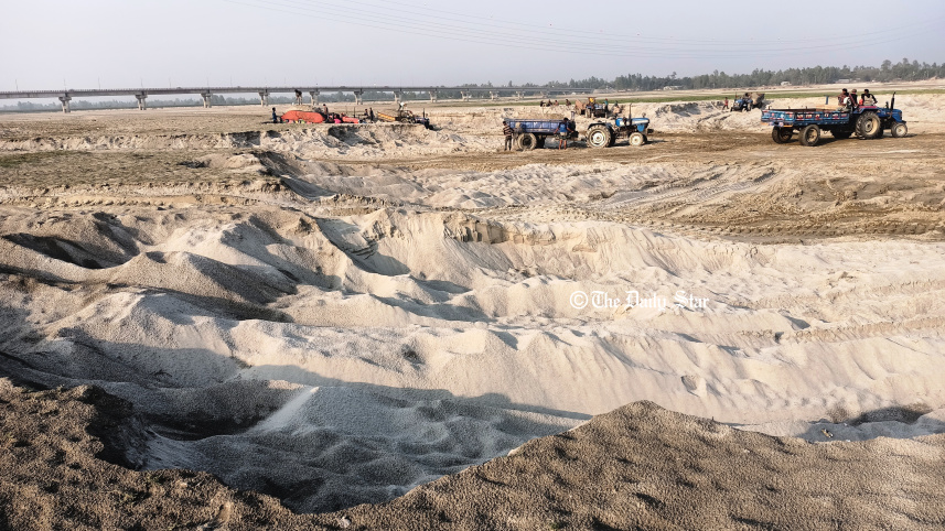 lalmonirhat_sand_lifting-01.jpg