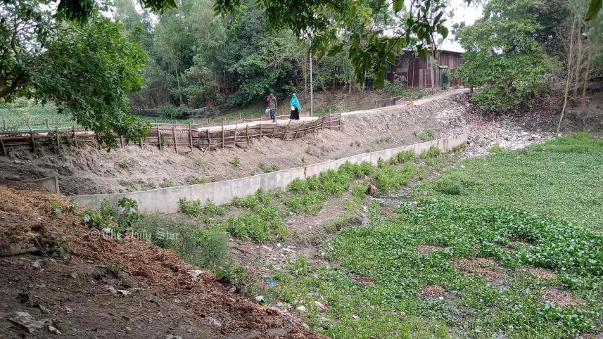 দখল-দূষণে মৃতপ্রায় সুবর্ণখালী নদী