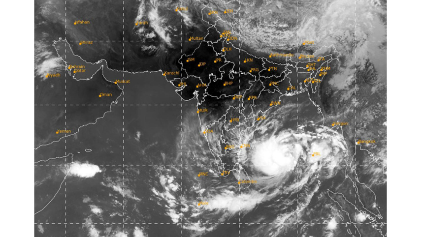 ঘূর্ণিঝড়ে রূপ নিয়েছে ‘মোখা’, কেন্দ্রে বাতাসের সর্বোচ্চ গতিবেগ ৮৮ কিলোমিটার