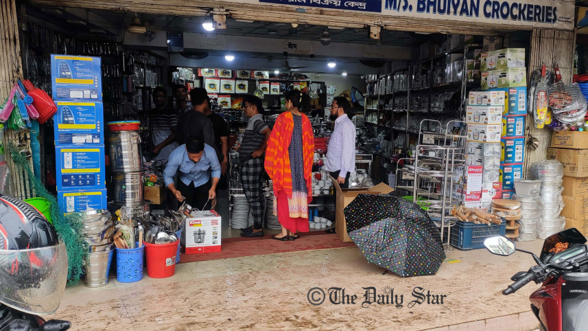 চট্টগ্রামে গ্যাস সংকট: কেরোসিনের চুলা নেই, ইনডাকশন কুকারের দামও চড়া