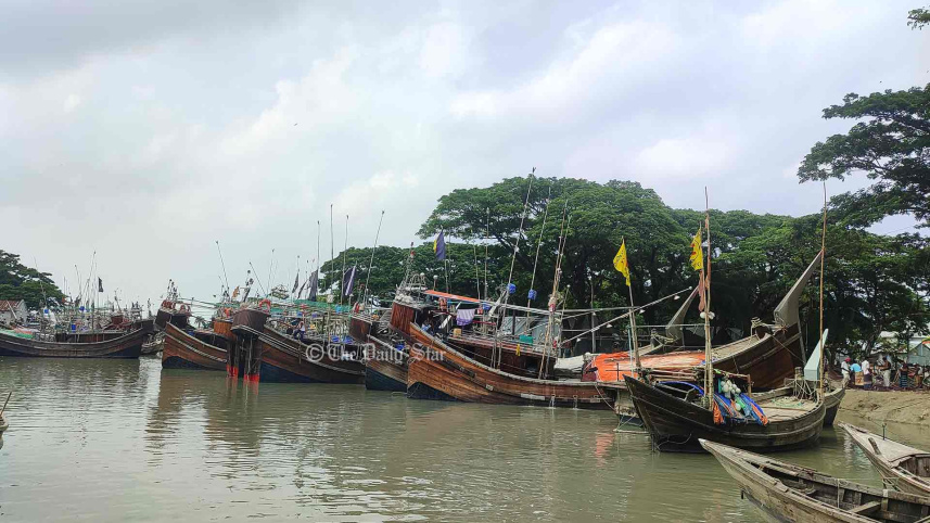 মাছ ধরায় নিষেধাজ্ঞা