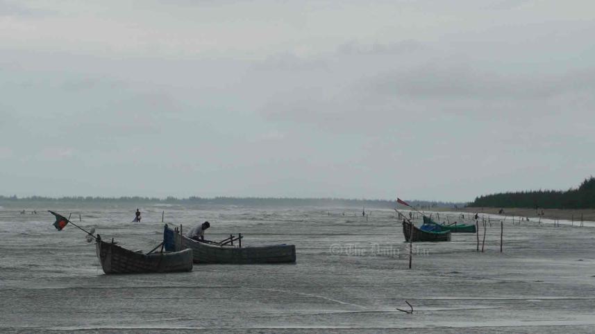 কক্সবাজারে চিংড়ির পোনা.jpg