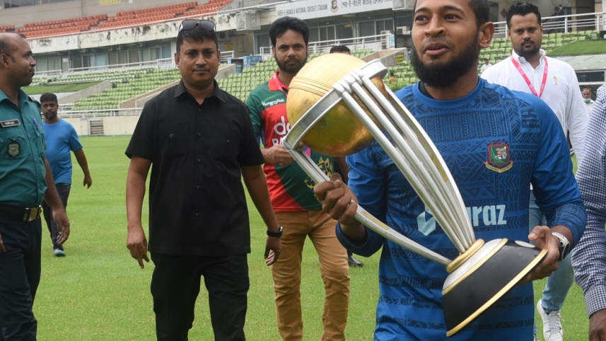 bangladesh_cricket_world_cup_trophy_1.jpg