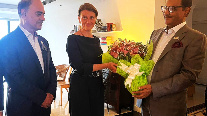 গোয়েন লুইস.jpg