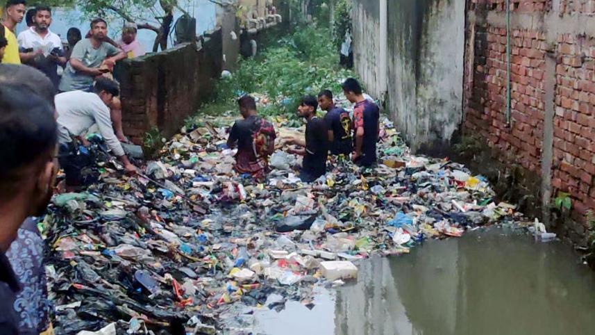 ড্রেনে পড়ে নিখোঁজ শিশু