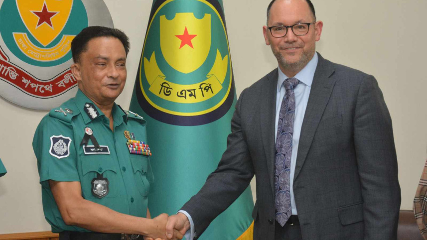 ডিএমপি কমিশনারের সঙ্গে মার্কিন রাষ্ট্রদূতের বৈঠক