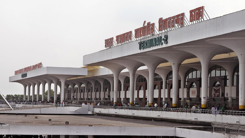 পাসপোর্ট-টিকিট ছাড়াই উড়োজাহাজে শিশু