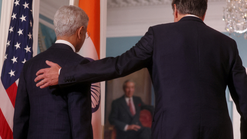 বৈঠকের পর ভারতের পররাষ্ট্রমন্ত্রী এস জয়শঙ্কর ও মার্কিন পররাষ্ট্রমন্ত্রী অ্যান্টনি ব্লিঙ্কেন। ছবি: রয়টার্স