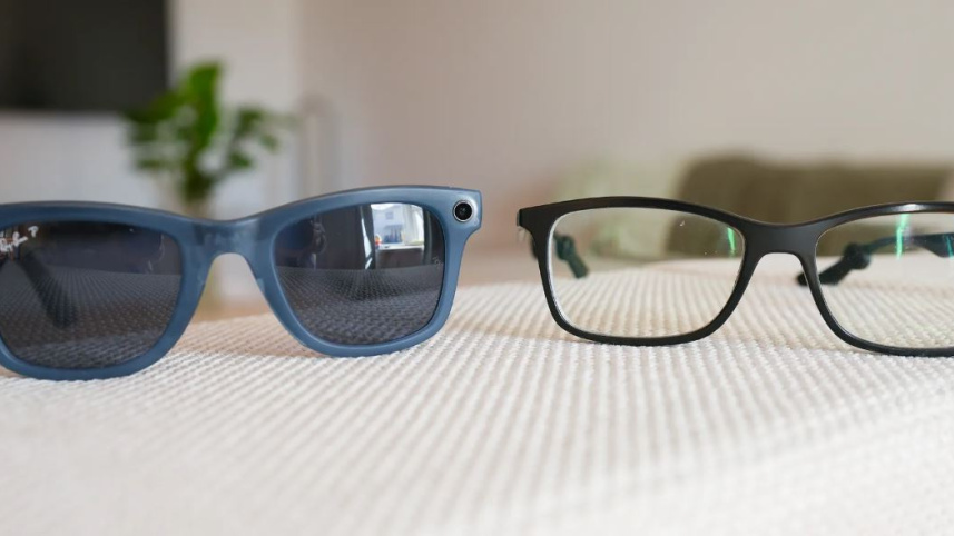 রেব্যানের প্রথাগত চশমা ও স্মার্ট চশমা। ছবি: সংগৃহীত