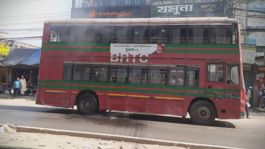 বাসে আগুন.jpg