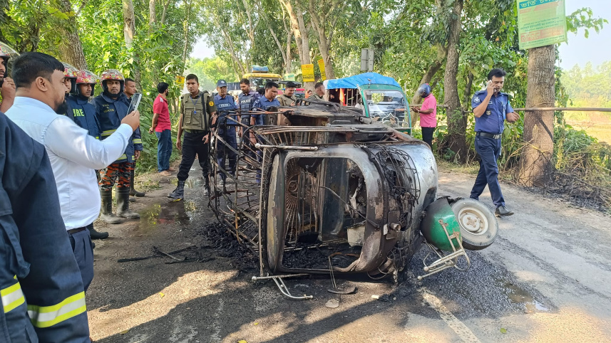 সিএনজিতে আগুন.jpg