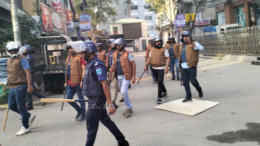 চাষাঢ়ায় পুলিশ