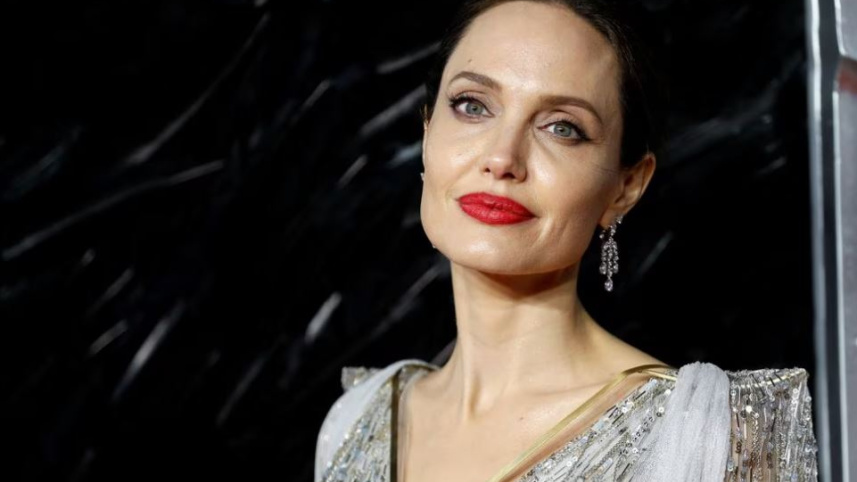 যুক্তরাজ্যে ম্যাগনিফিসেন্ট সিনেমার প্রিমিয়ার শোতে অ্যাঞ্জেলিনা জোলি। ফাইল ছবি: রয়টার্স