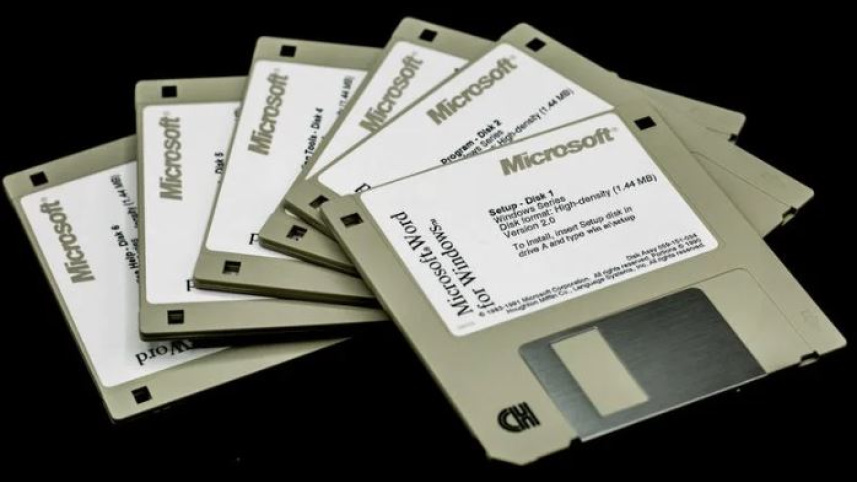 ওয়ার্ডের প্রথম দিকের ভার্সনগুলো এভাবেই ফ্লপি ডিস্ক দিয়ে ইনস্টল করতে হত। ছবি: সংগৃহীত