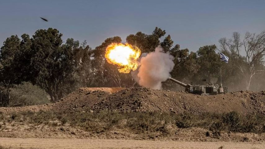 ইসরায়েল-গাজা সীমান্তে হাওয়িটজার কামান মোতায়েন করেছে ইসরায়েল। ছবি: স্ট্রেইটস টাইমস 