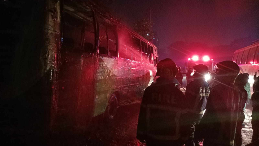 বাসে আগুন.jpg