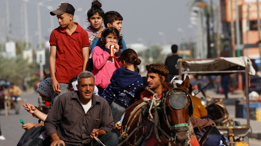 উত্তর গাজা থেকে পালিয়ে দক্ষিনে যাচ্ছেন ফিলিস্তিনিরা। ছবি: রয়টার্স