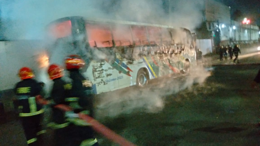 তেজগাঁওয়ে বাসে আগুন