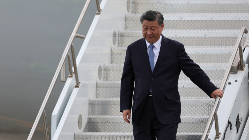 বিমানবন্দরে এসে পৌঁছালেন শি। ছবি: রয়টার্স