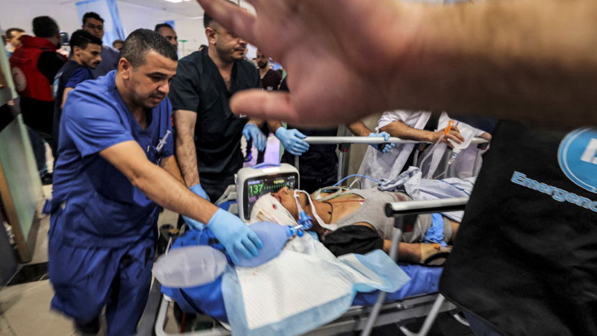 জেনিন শরণার্থীশিবিরে হামলার পর ইবনে সিনা হাসপাতালে আহতরা চিকিৎসা নিচ্ছেন। ফাইল ছবি: এএফপি