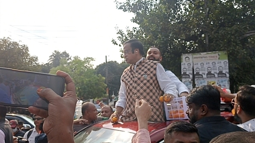 ছেলের মনোনয়ন জমা দিলেন হাজি সেলিম