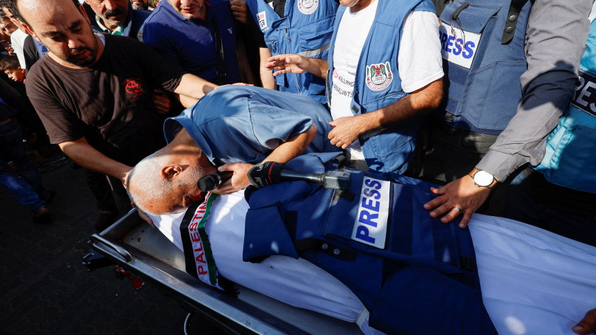 দক্ষিণ গাজার খান ইউনিসে প্রাণ হারান ফিলিস্তিনি সাংবাদিক মোহাম্মেদ আবু হাত্তাব। ছবি: রয়টার্স