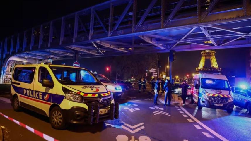 প্যারিসে পর্যটক নিহত.jpg