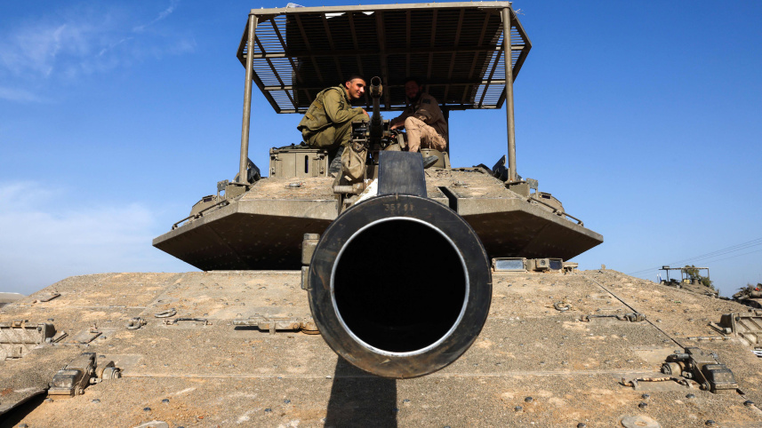 ইসরায়েল-গাজা সীমান্তে ইসরায়েলের কামান। ছবি: এএফপি