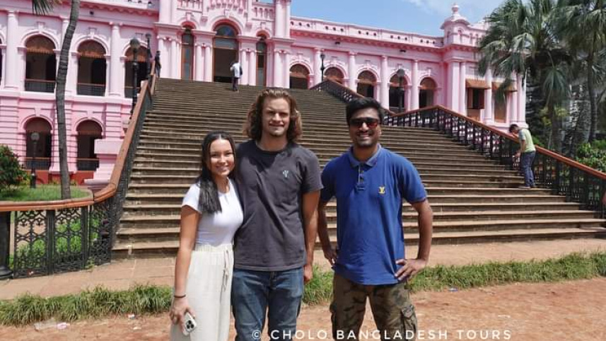 ট্যুরিস্ট গাইড