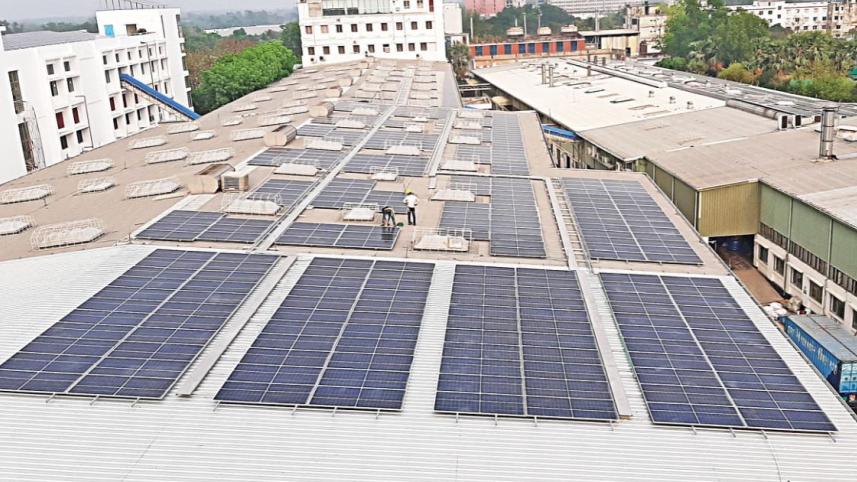 ভবনের ছাদে সৌরপ্যানেল.jpg