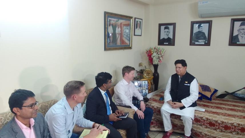 এ কে আব্দুল মোমেন