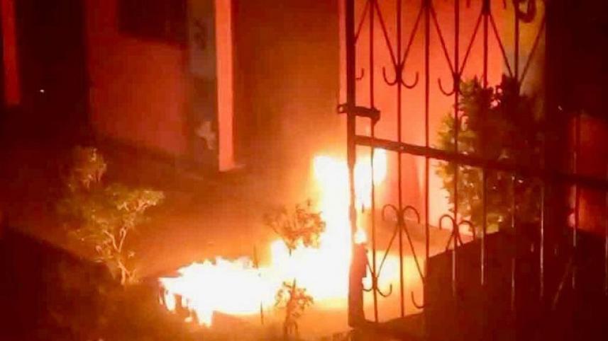 ভোটকেন্দ্রে আগুন