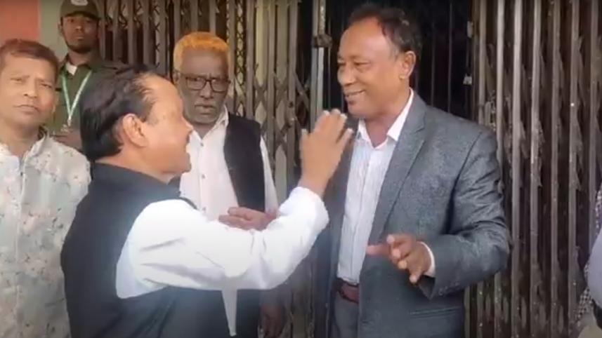 ফেনীতে প্রিসাইডিং কর্মকর্তাকে মারতে গেলেন স্বতন্ত্র প্রার্থী