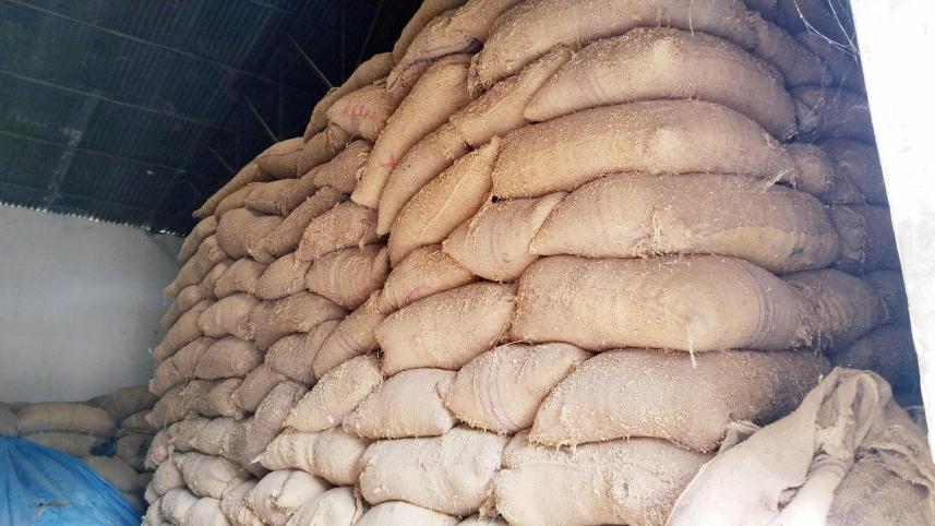 ধান মজুত.jpg