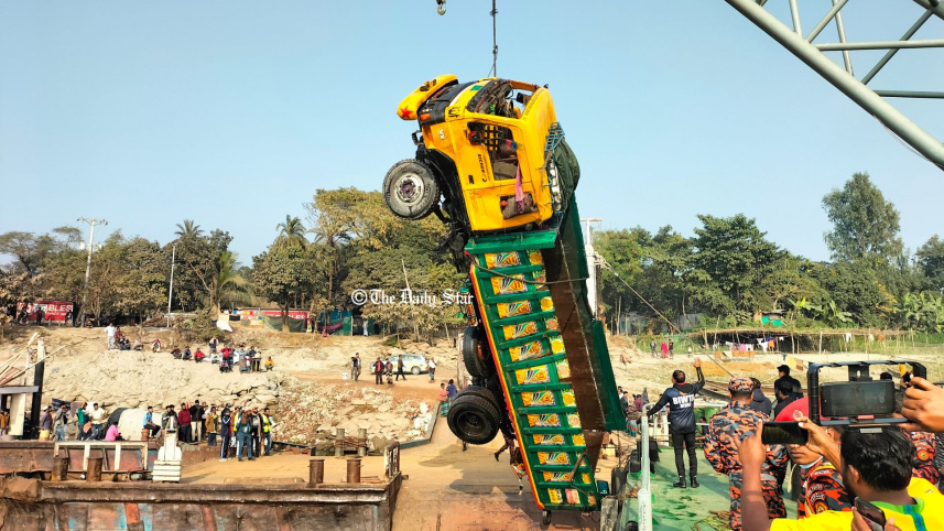 ট্রাক উদ্ধার