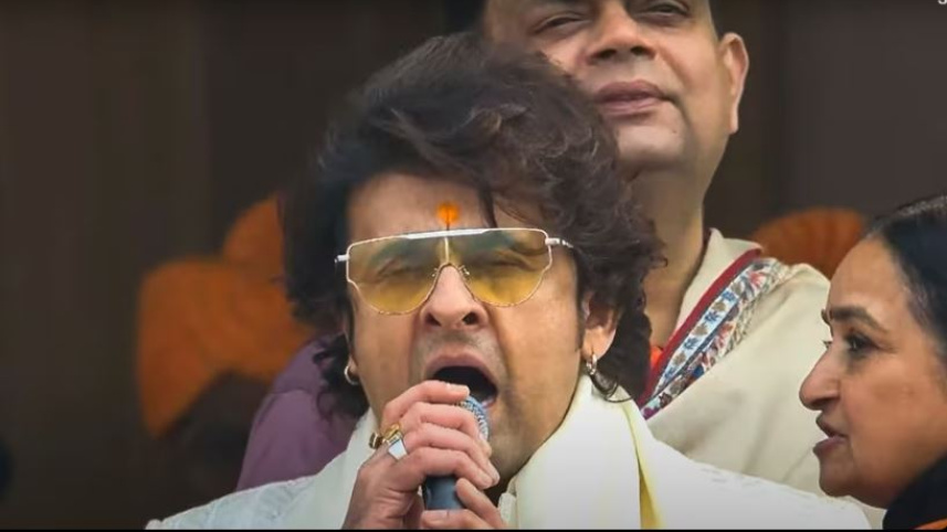 রাম মন্দিরের উদ্বোধনে সোনু নিগম। ছবি: ভিডিও থেকে স্ক্রিণশট/সংগৃহীত