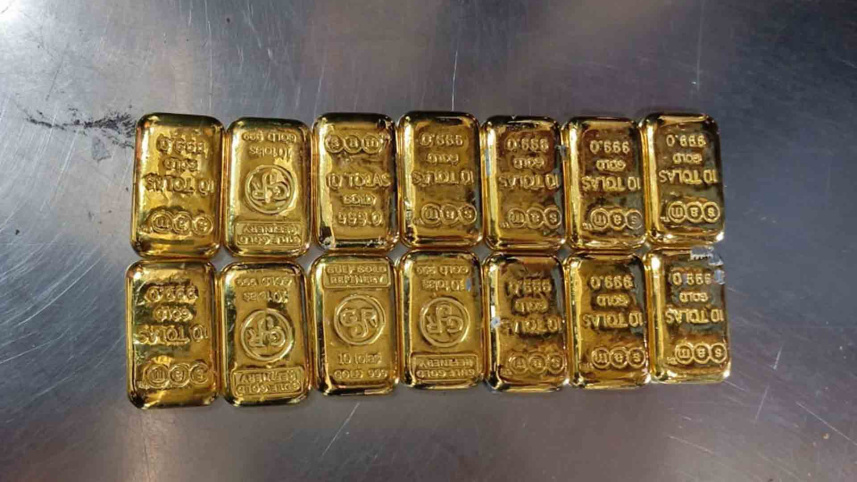 চট্টগ্রাম বিমানবন্দরে সিগারেটের প্যাকেটে পাচারের সময় জব্দ স্বর্ণের ১৪ বার