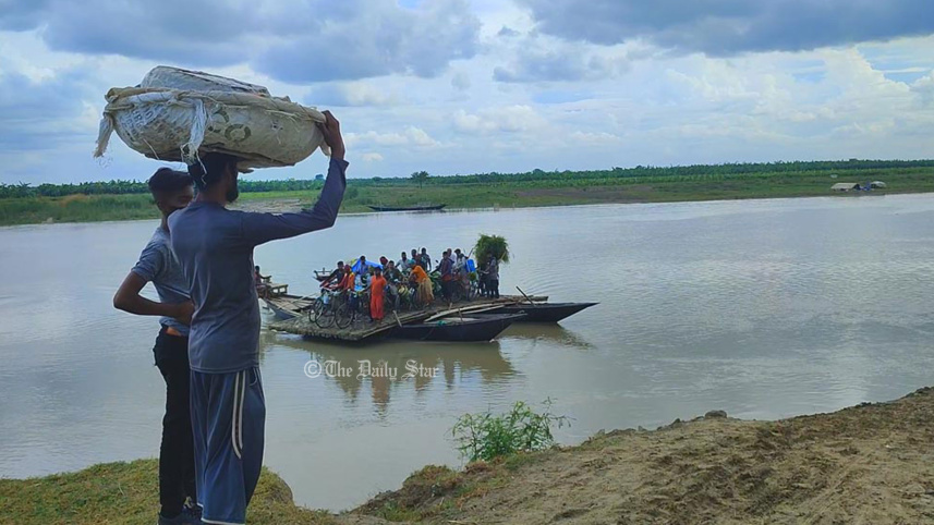পদ্মার ডিক্রির চর: ‘ক্ষমতাবানদের’ দখলে যে চরের চাষাবাদ
